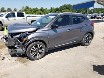  Salvage Nissan Kicks