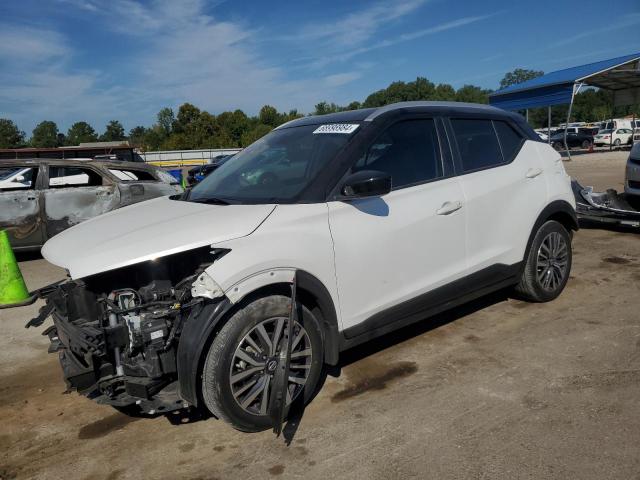  Salvage Nissan Kicks