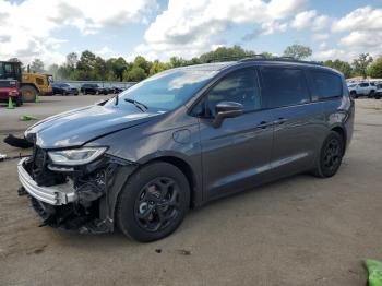  Salvage Chrysler Pacifica