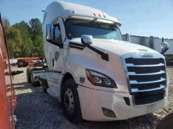  Salvage Freightliner Cascadia 1