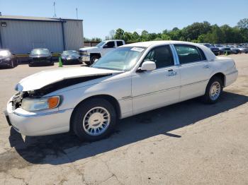  Salvage Lincoln Towncar