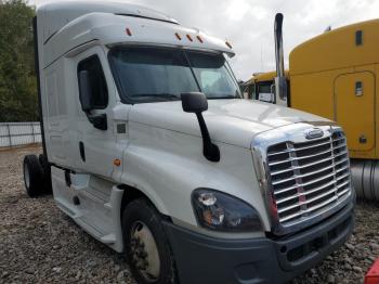  Salvage Freightliner Cascadia 1