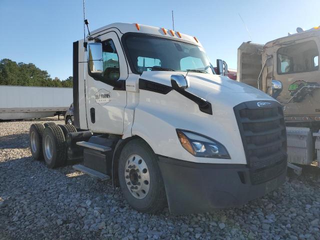  Salvage Freightliner Cascadia 1