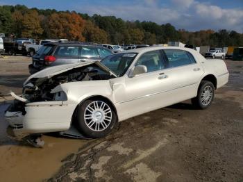  Salvage Lincoln Towncar