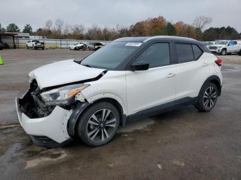  Salvage Nissan Kicks