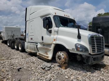  Salvage Freightliner Cascadia 1