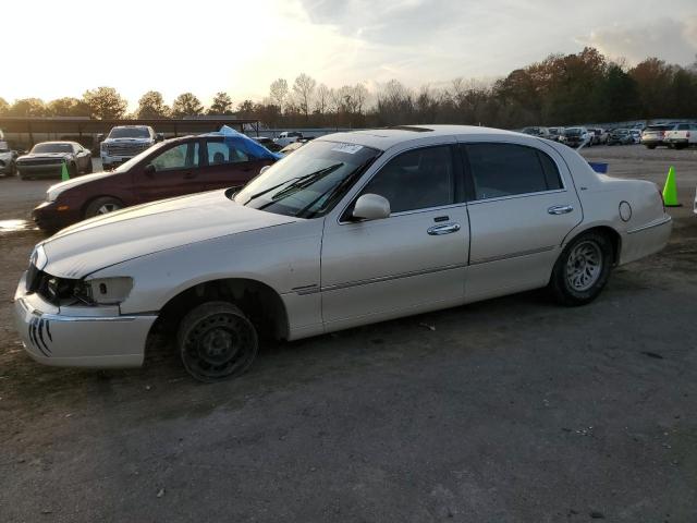  Salvage Lincoln Towncar