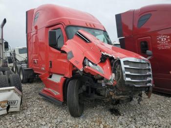  Salvage Freightliner Cascadia 1