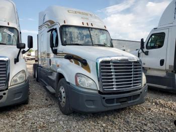  Salvage Freightliner Cascadia 1