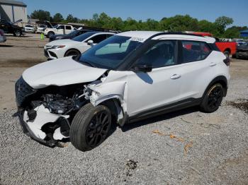  Salvage Nissan Kicks