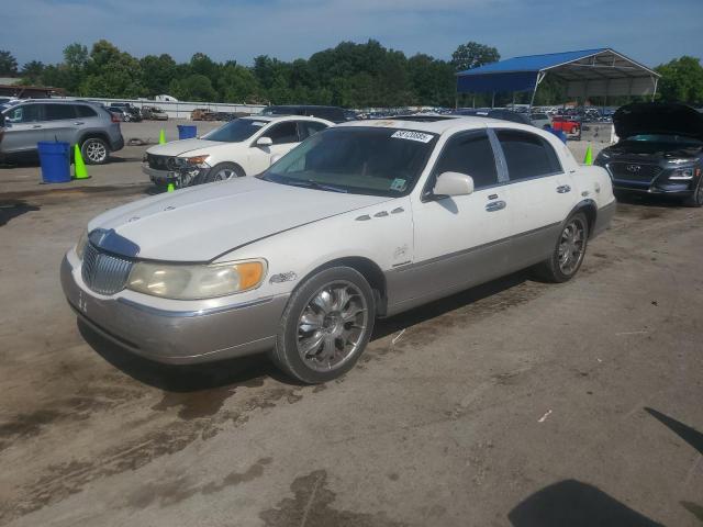  Salvage Lincoln Towncar