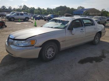  Salvage Lincoln Towncar