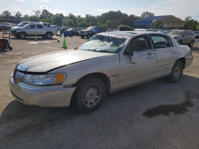  Salvage Lincoln Towncar