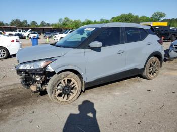  Salvage Nissan Kicks