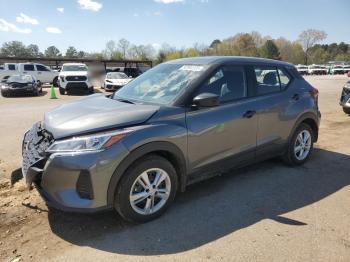  Salvage Nissan Kicks