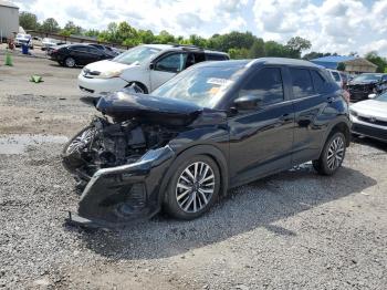  Salvage Nissan Kicks