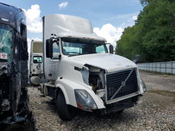  Salvage Volvo Vn
