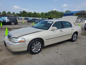  Salvage Lincoln Towncar