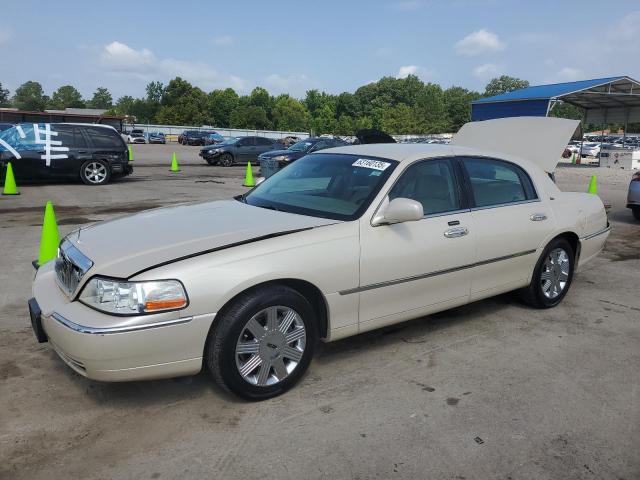  Salvage Lincoln Towncar