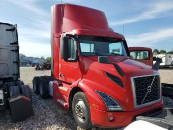  Salvage Volvo Vnr