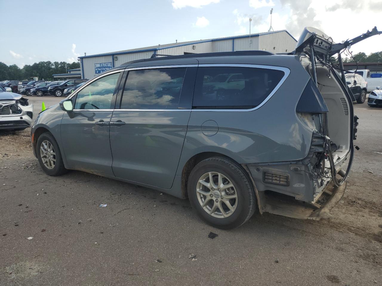 Chrysler Pacifica Touring L Image 3