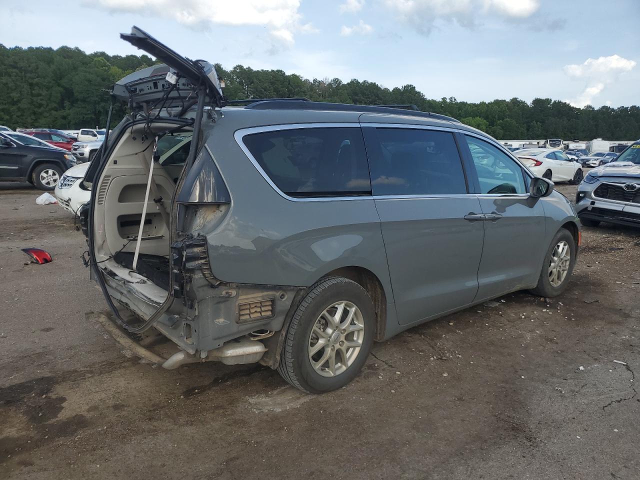 Chrysler Pacifica Touring L Image 4