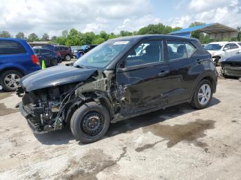  Salvage Nissan Kicks