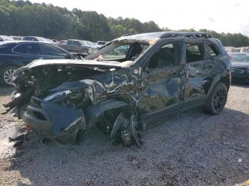  Salvage Jeep Cherokee