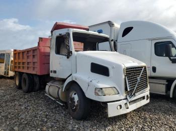  Salvage Volvo Vnm