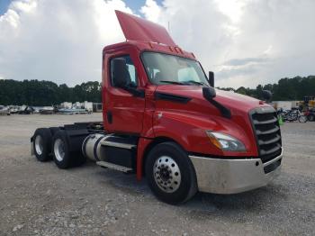  Salvage Freightliner Cascadia 1