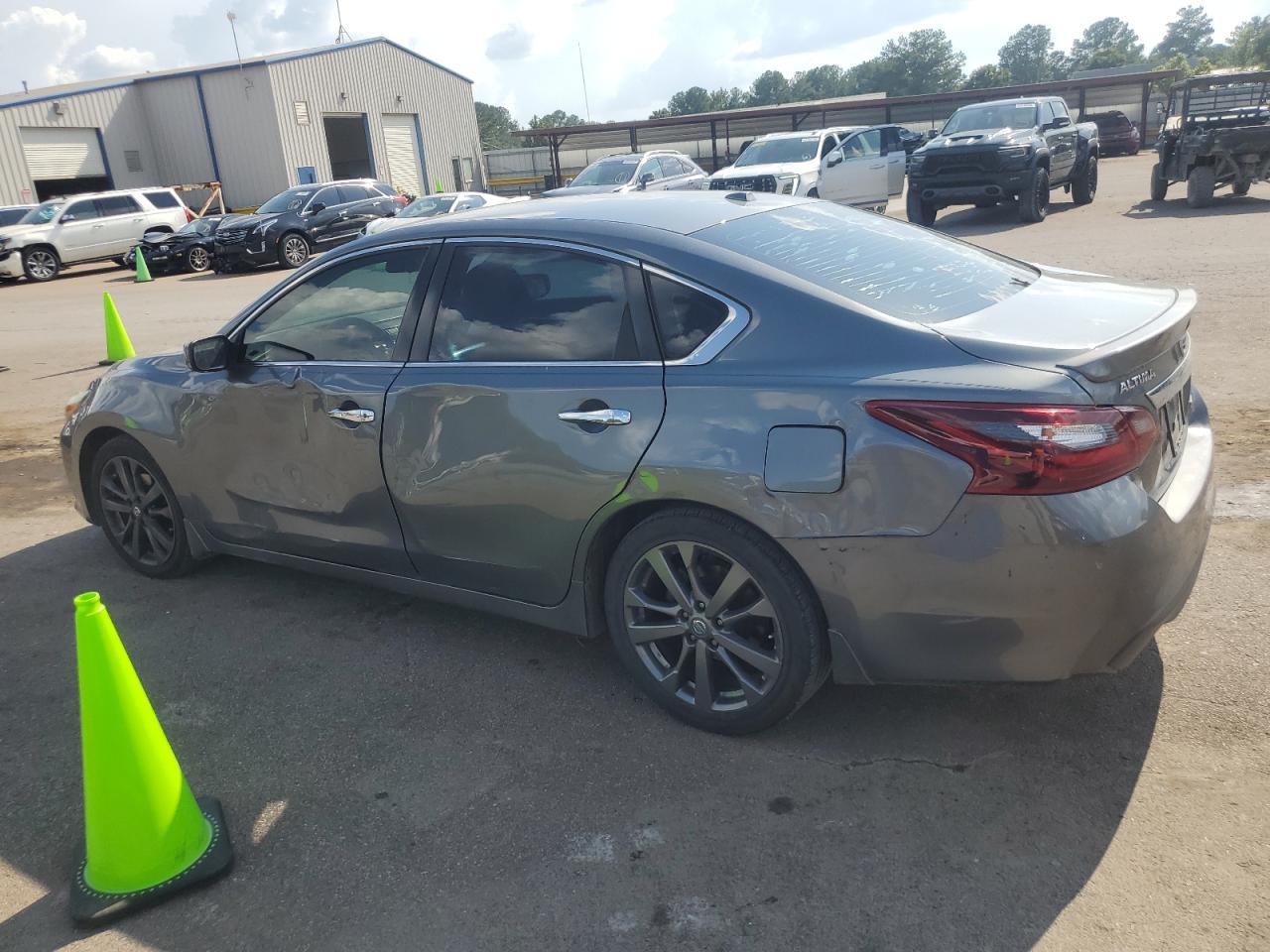 Nissan Altima 2.5 Image 8