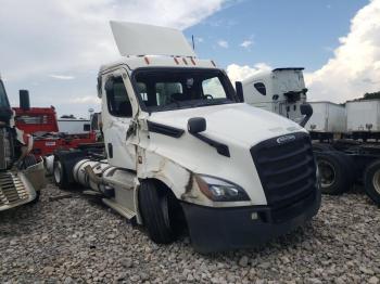  Salvage Freightliner Cascadia 1