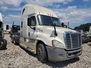  Salvage Freightliner Cascadia 1