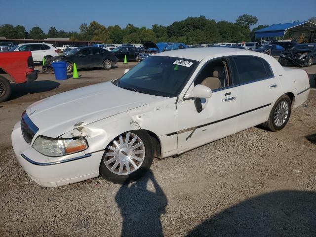  Salvage Lincoln Towncar