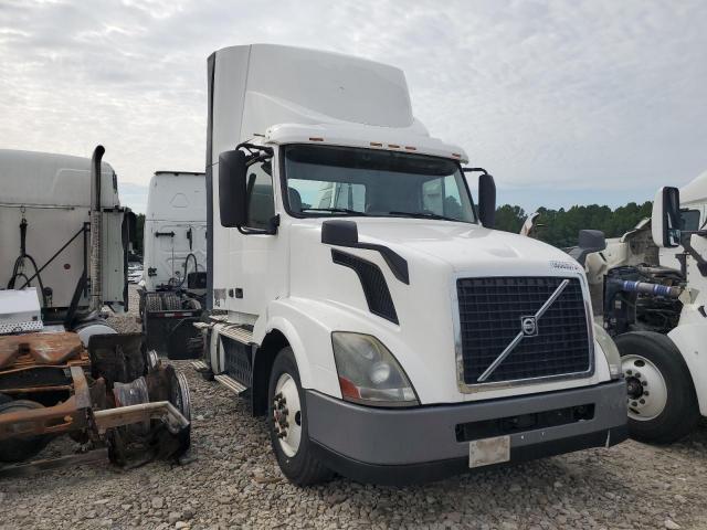  Salvage Volvo Vnl
