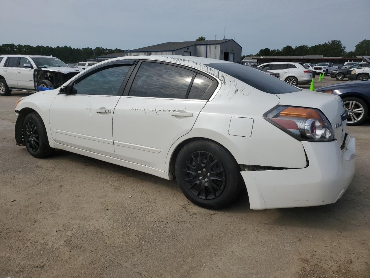 Nissan Altima Base Image 2