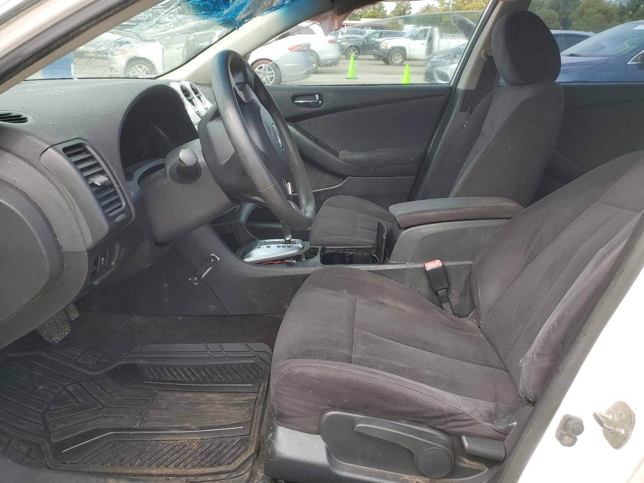 Nissan Altima Base Image 5