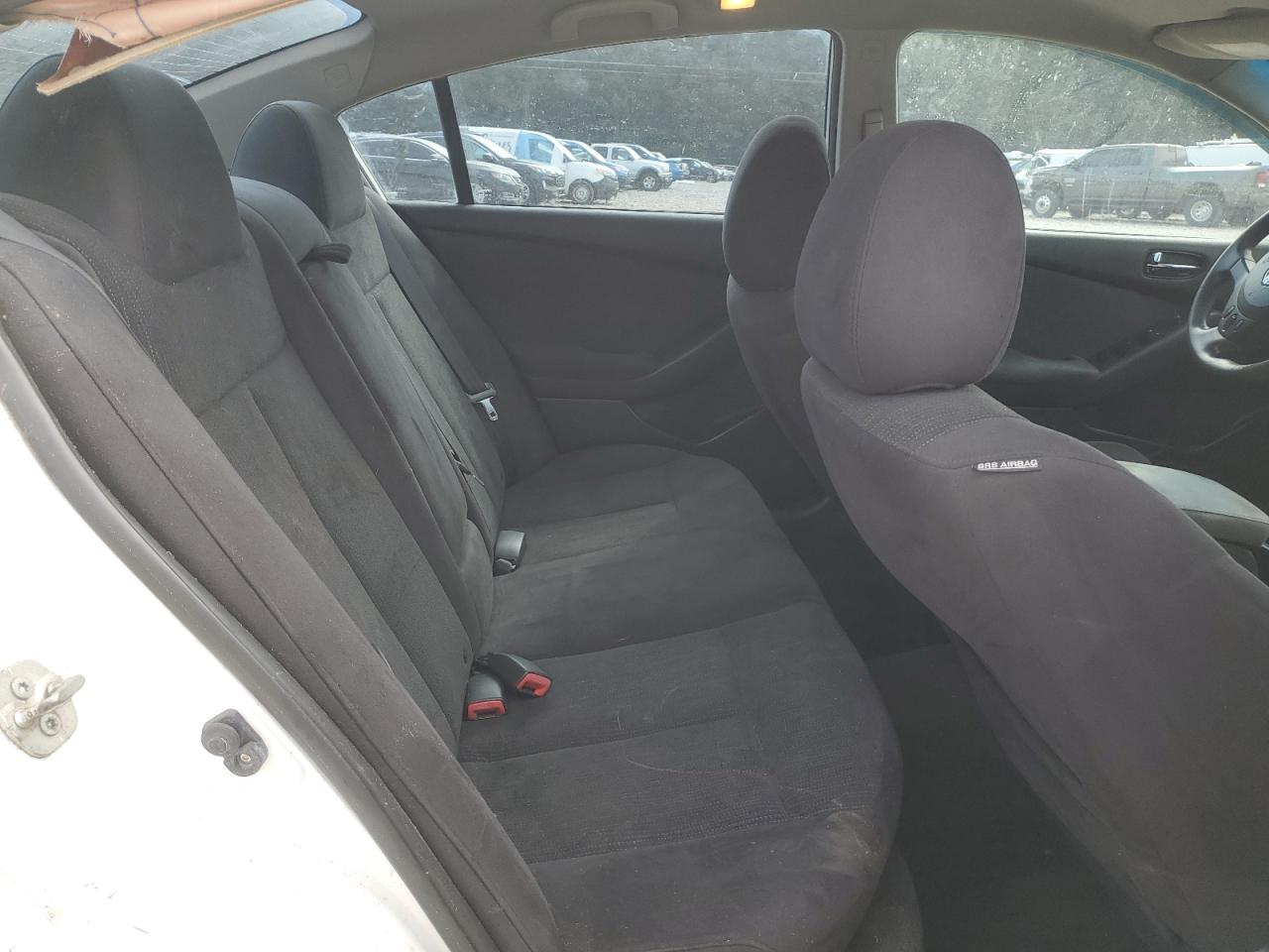 Nissan Altima Base Image 10