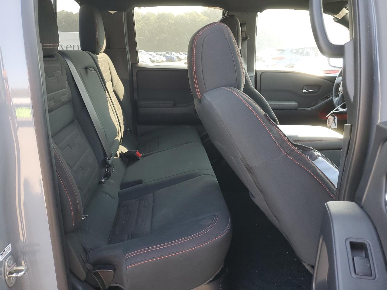 Nissan Frontier S Image 9