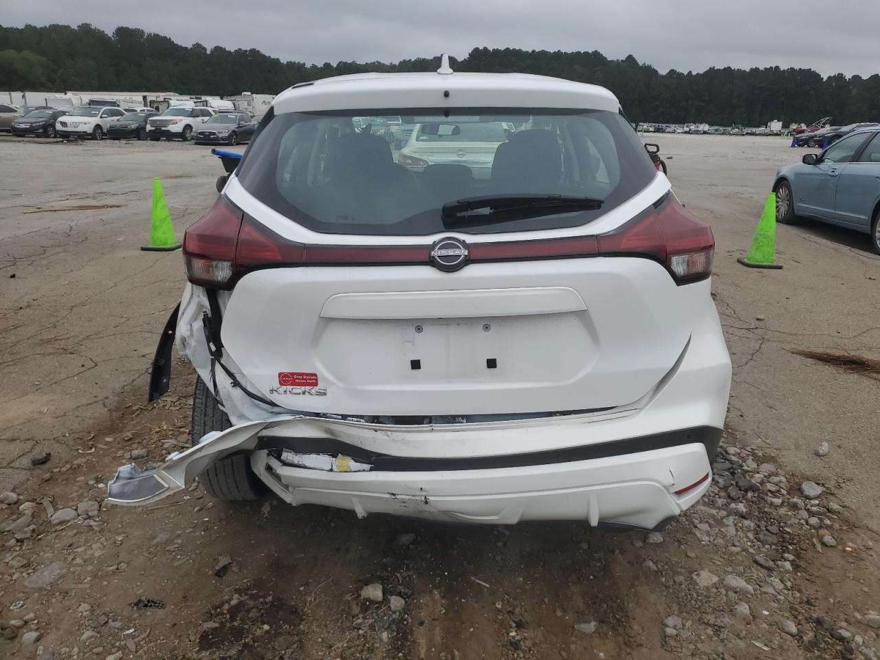 Nissan Kicks S Image 4