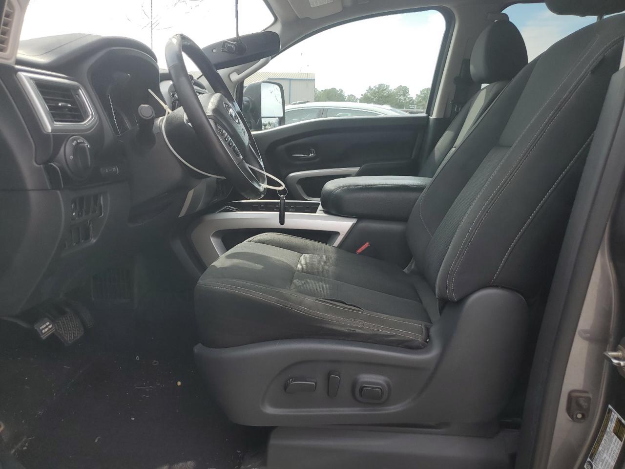 Nissan Titan Sv Image 10