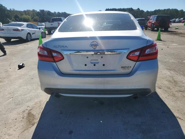 Nissan Altima 2.5 Image 10