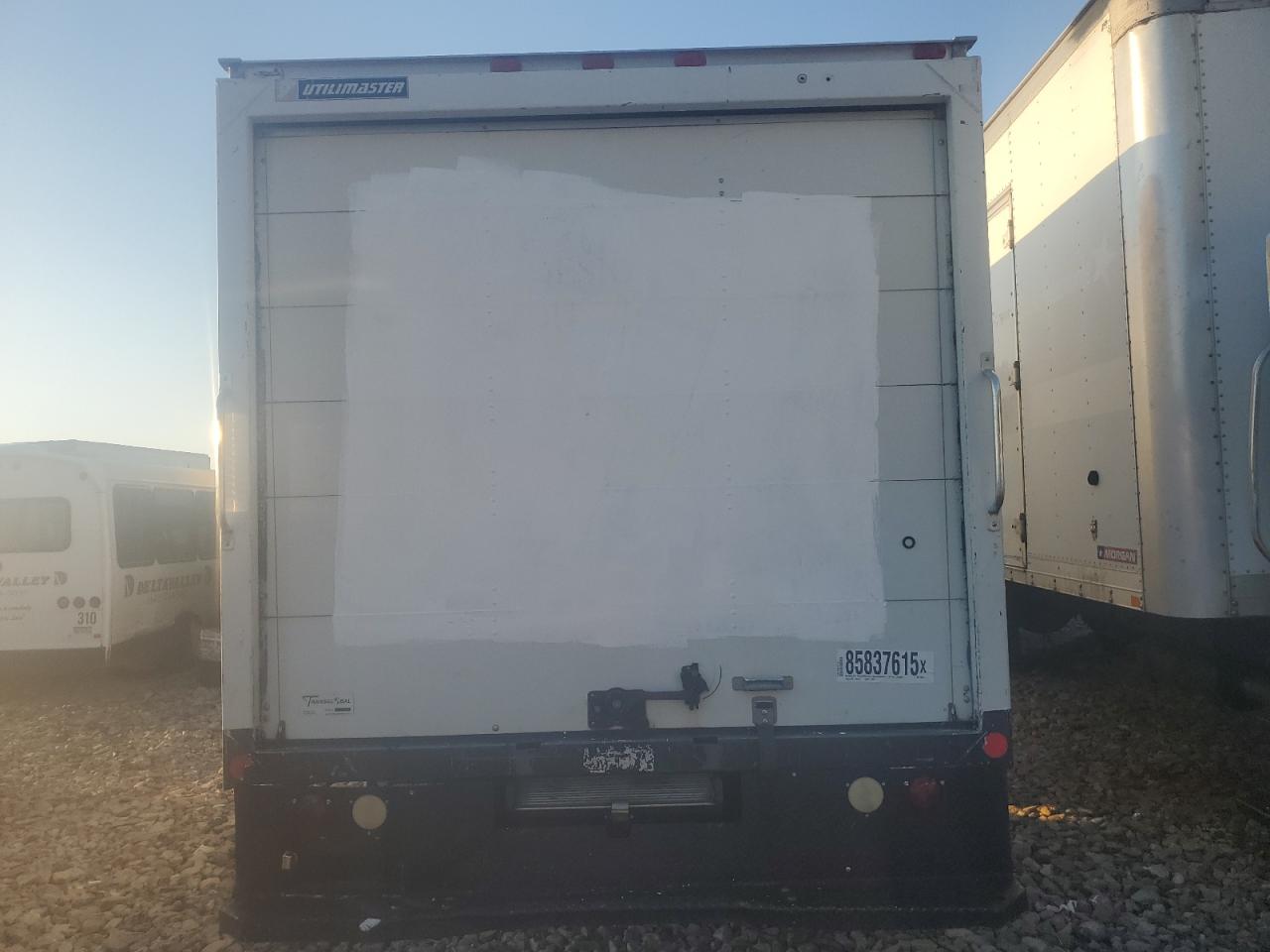 GMC Savana Cutaway G3500 Image 6