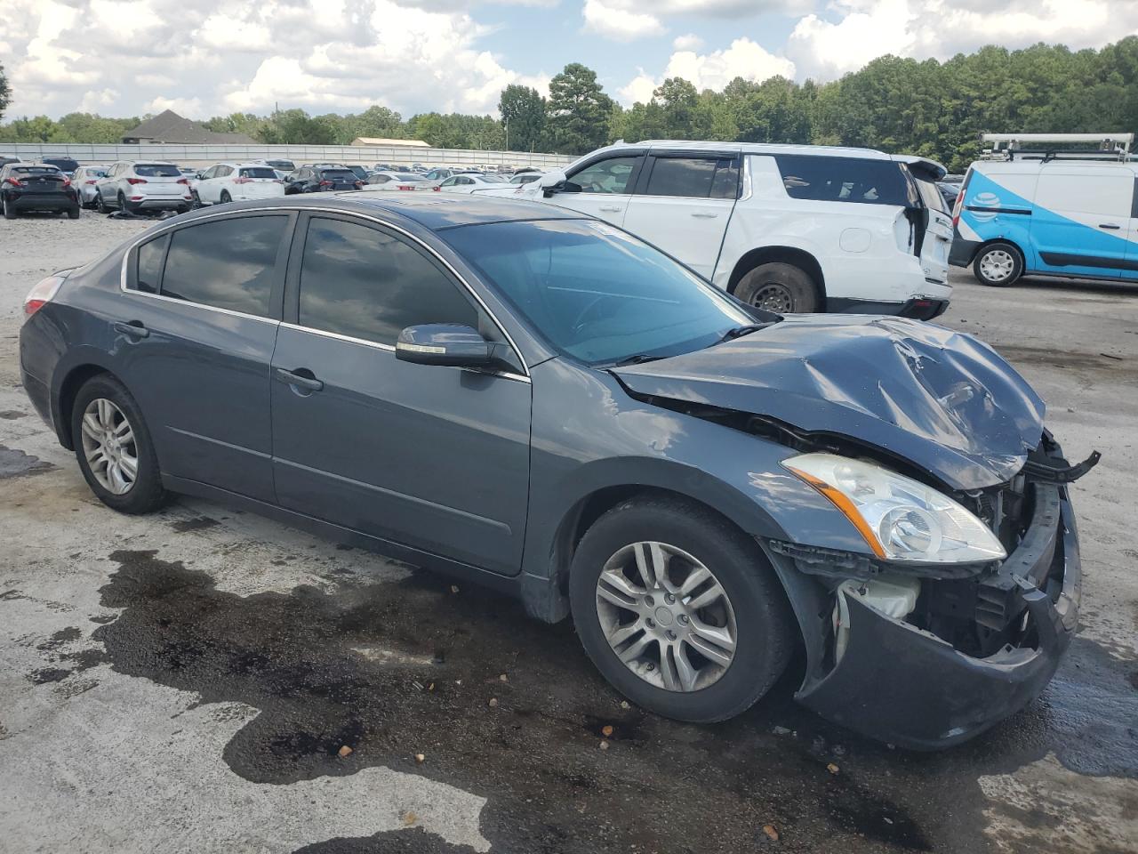 Nissan Altima Base Image 9