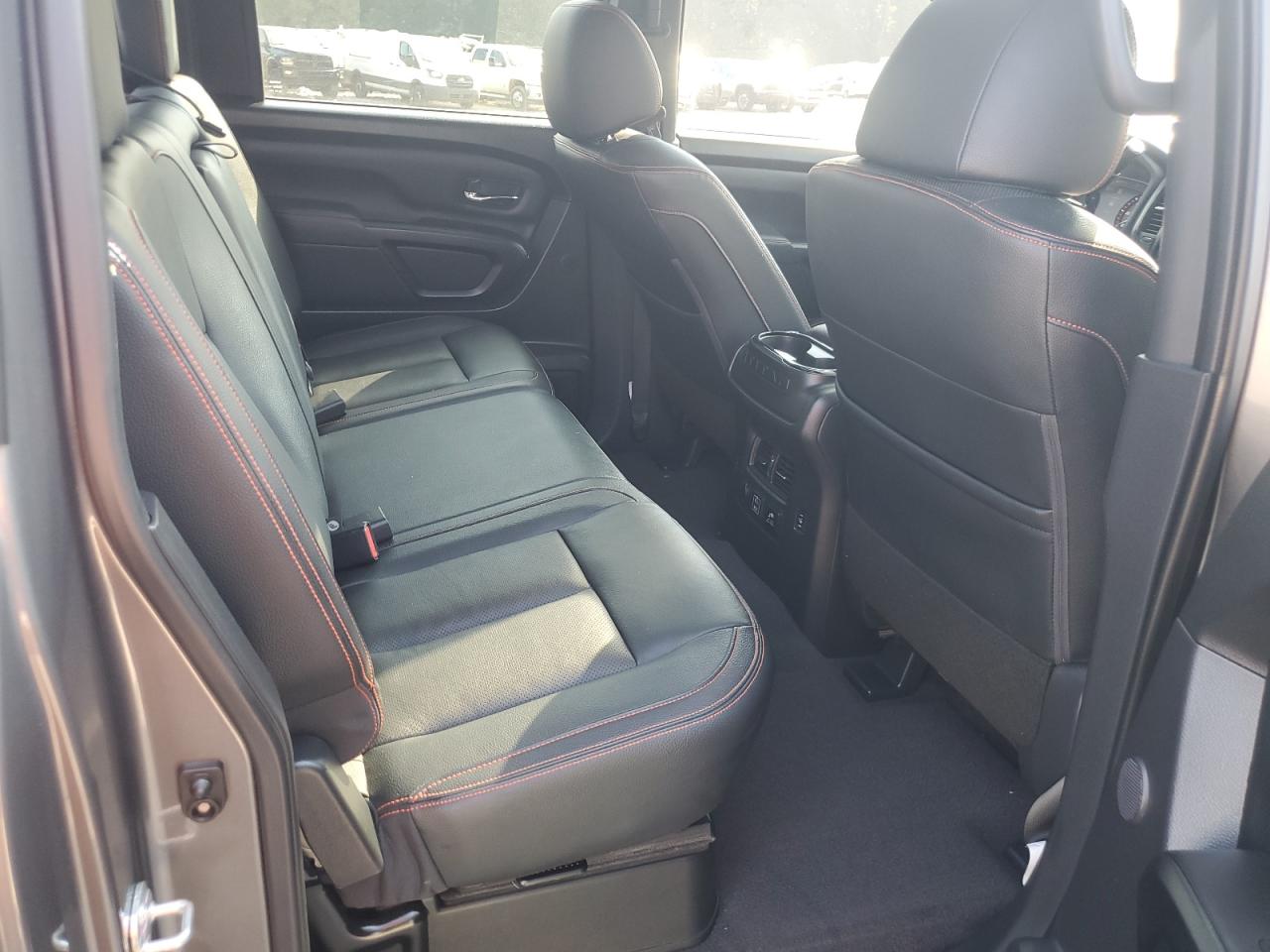 Nissan Titan Sv Image 12