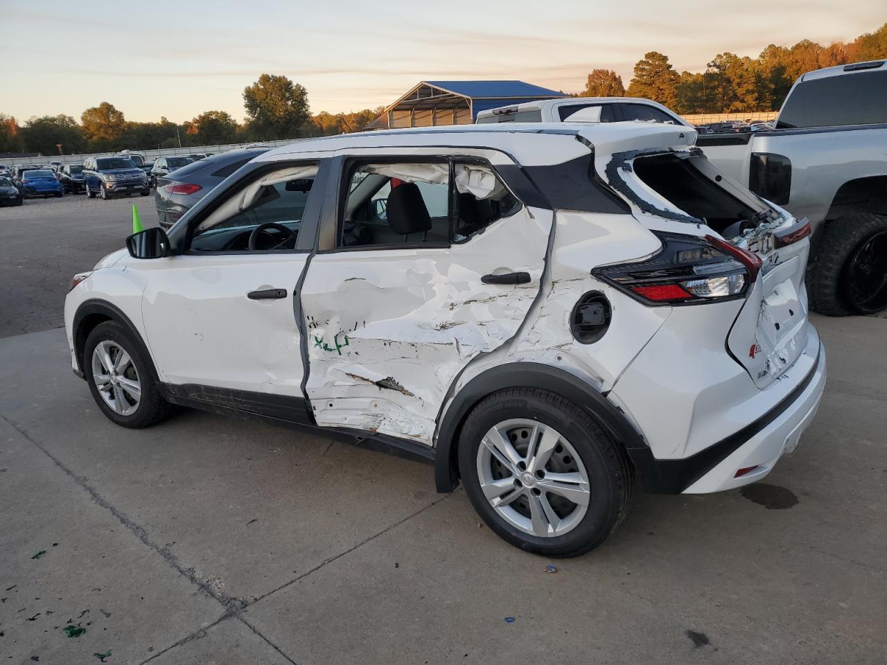 Nissan Kicks S Image 10