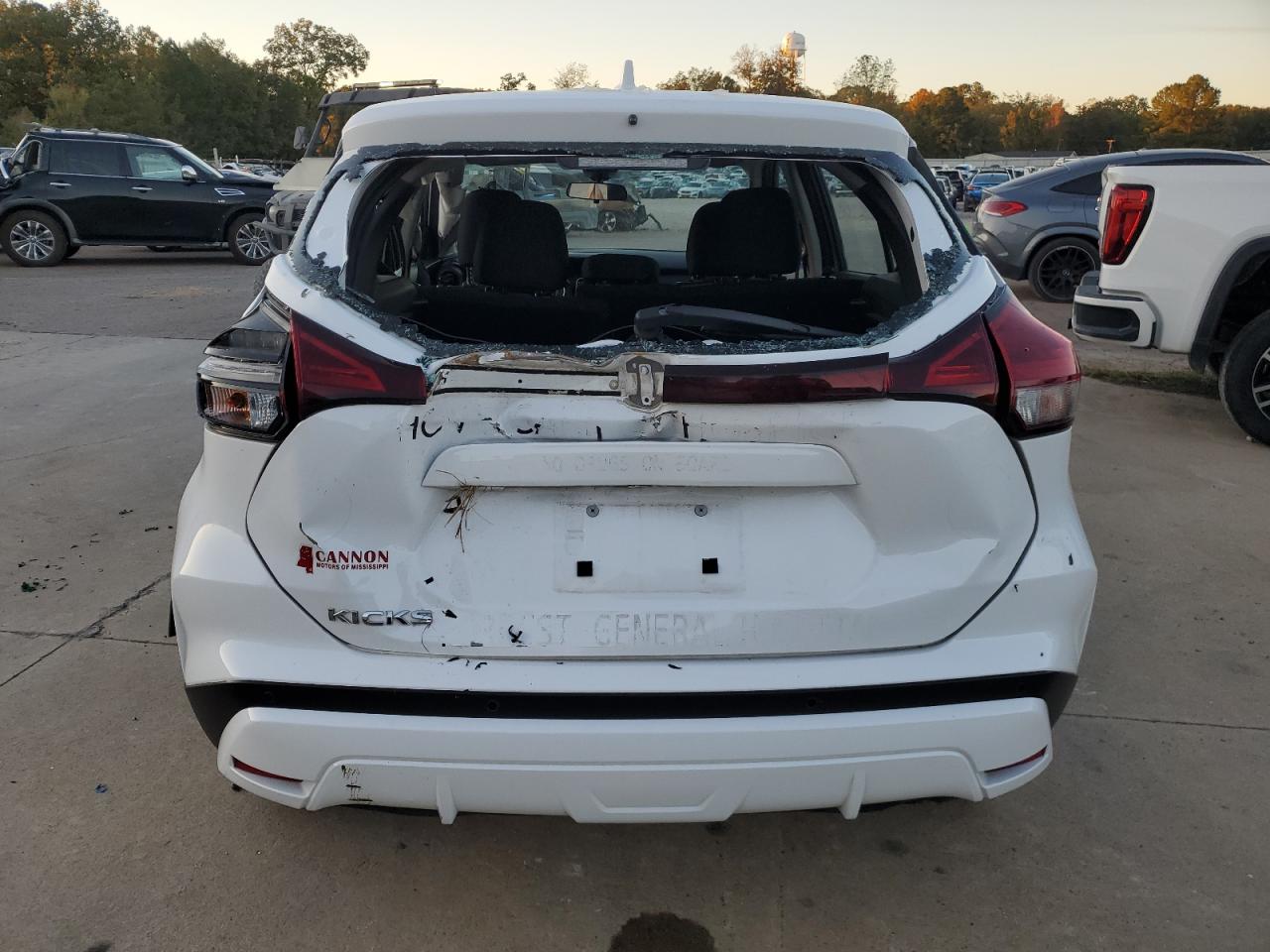 Nissan Kicks S Image 12