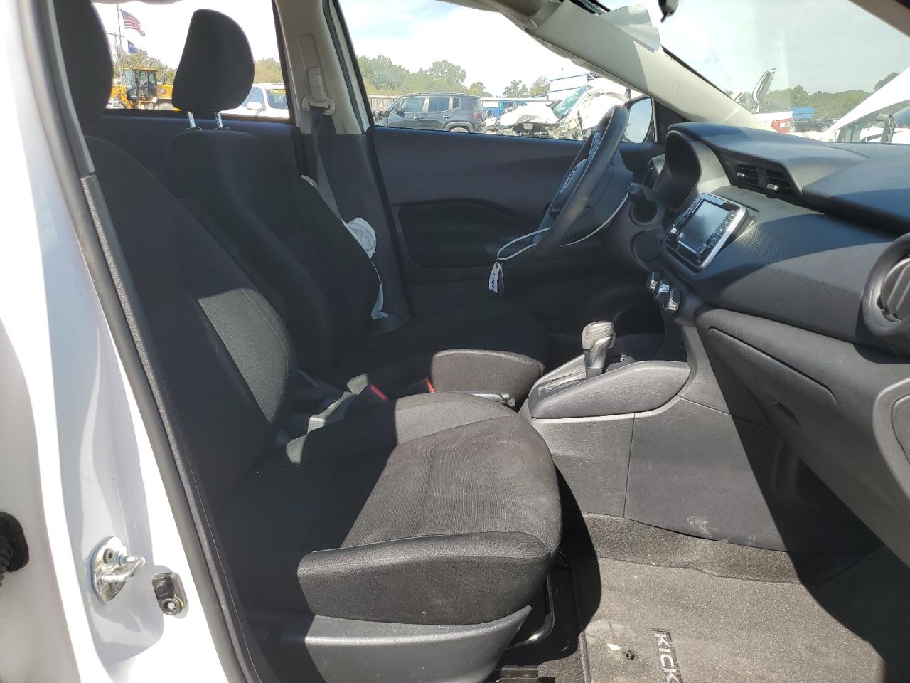 Nissan Kicks S Image 4