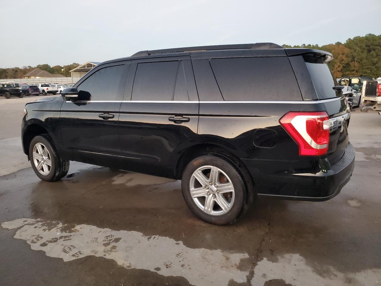 Ford Expedition Xlt Image 2