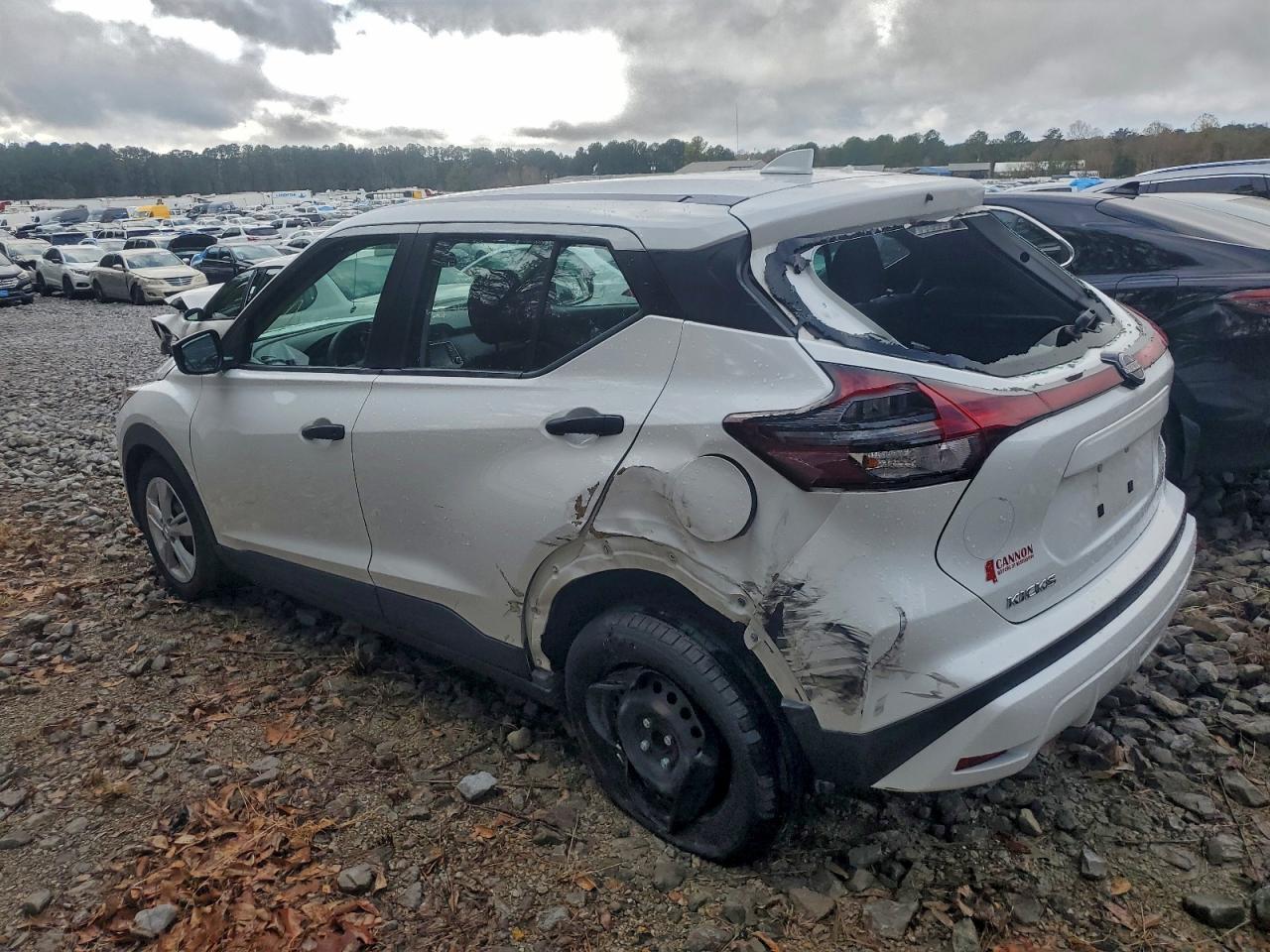 Nissan Kicks S Image 4